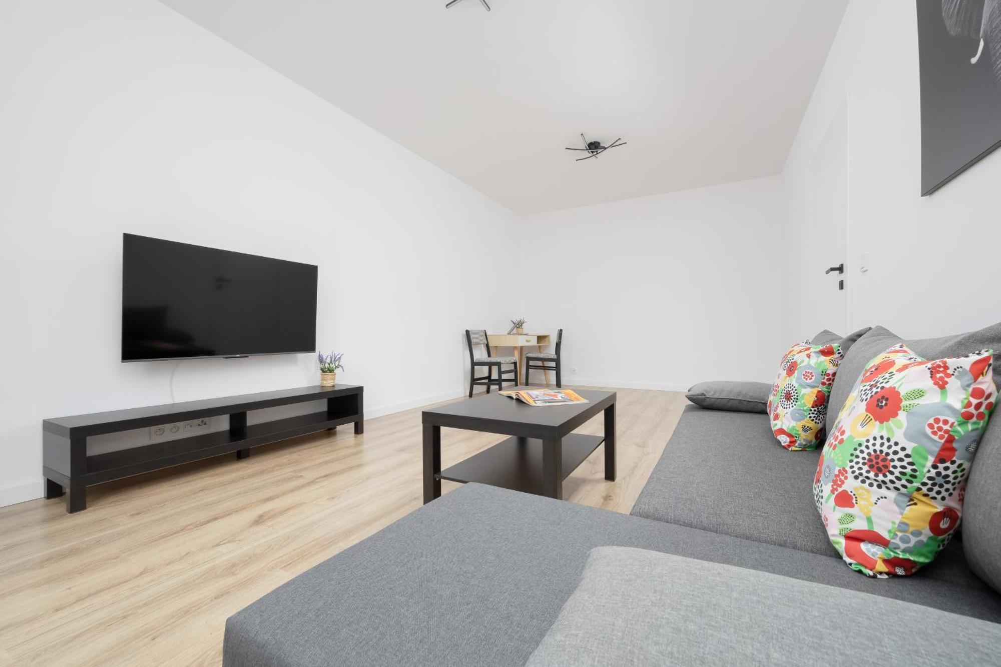 Nowoczesny Workspace Solipska Z Parkingiem By Renters Apartment