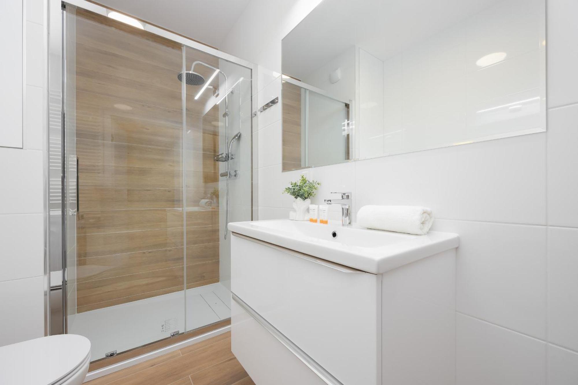 Nowoczesny Workspace Solipska Z Parkingiem By Renters Apartment Warsaw